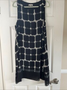 Max Studio Sleeveless Black & White Geometric Shift Dress